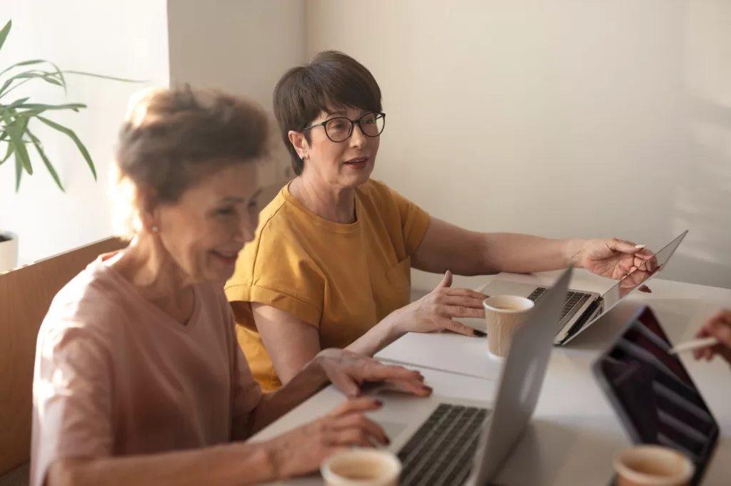 cursos y clases de internet para adultos mayores