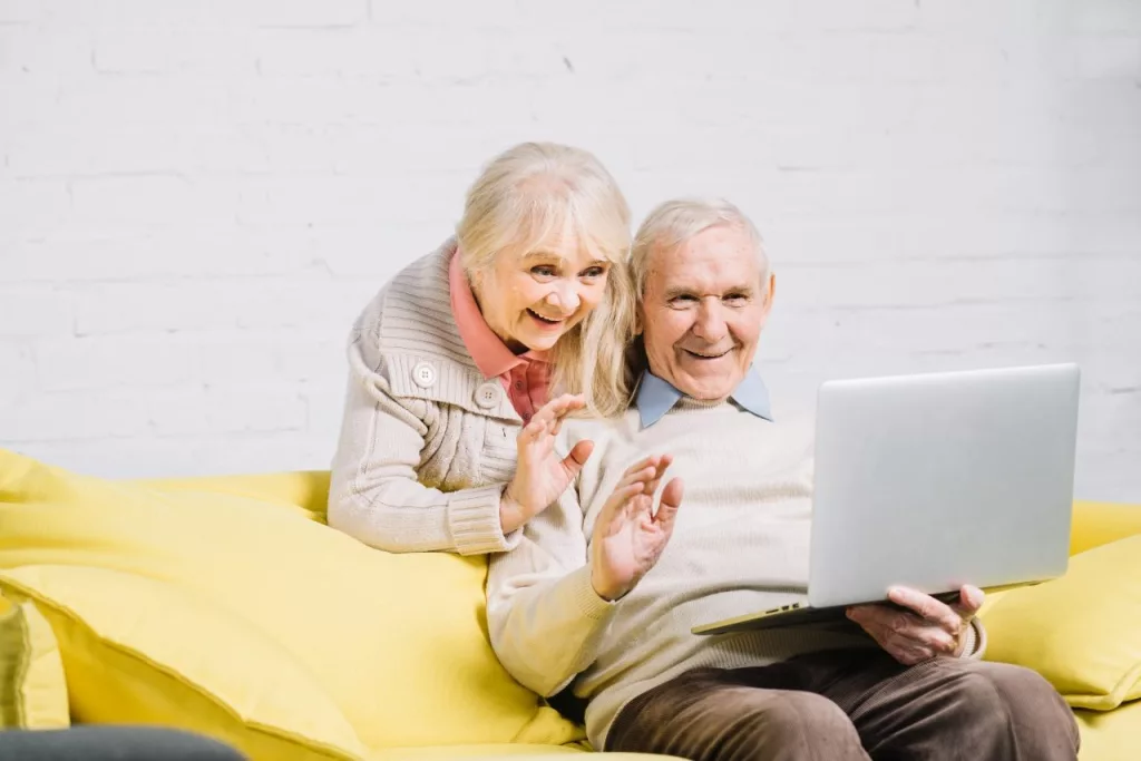 Cómo ayuda Universo NET a los adultos mayores a usar internet de forma segura